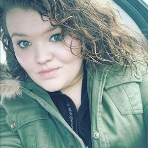 Meet your Posher, Amelia